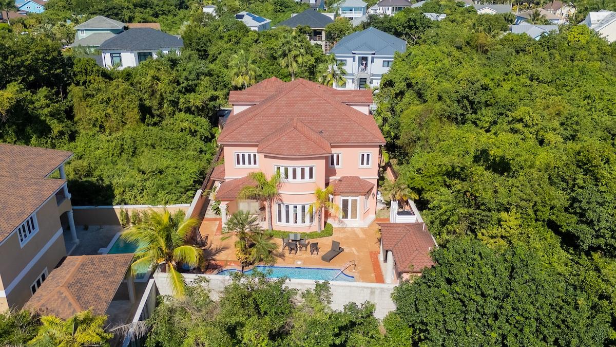 Luxury Living in Charlotteville & Turnberry