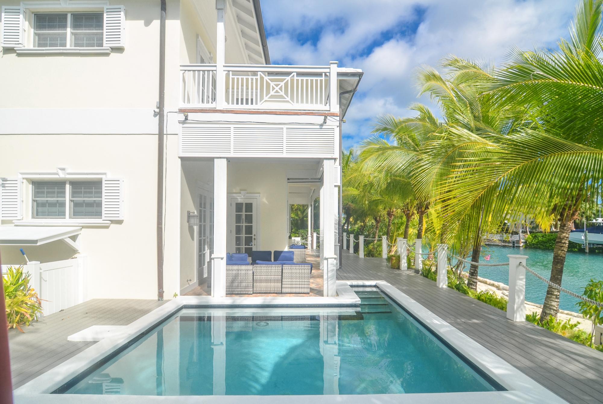 Luxurious Home in Old Fort Bay