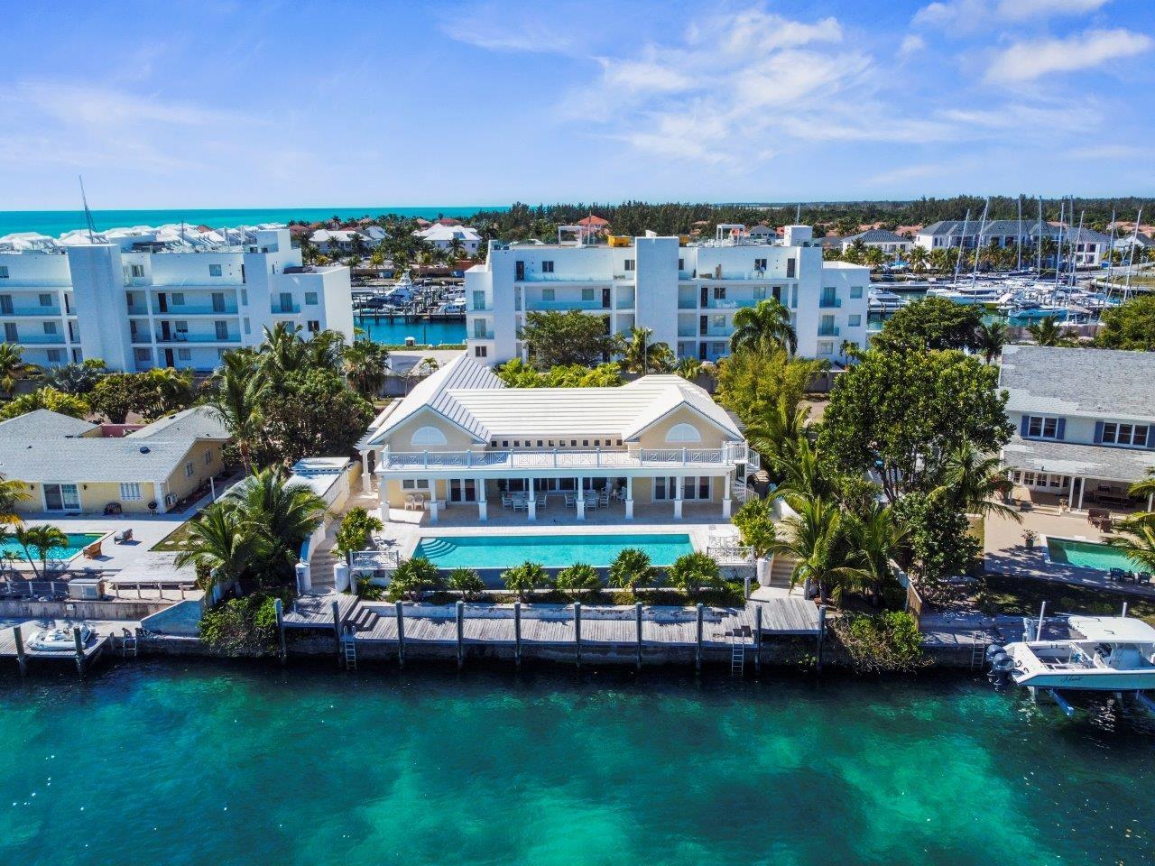 Luxury Canal-Front Home in Port New Providence